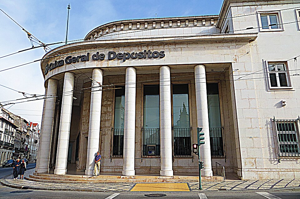 Caixa Geral de Depósitos bank building facade