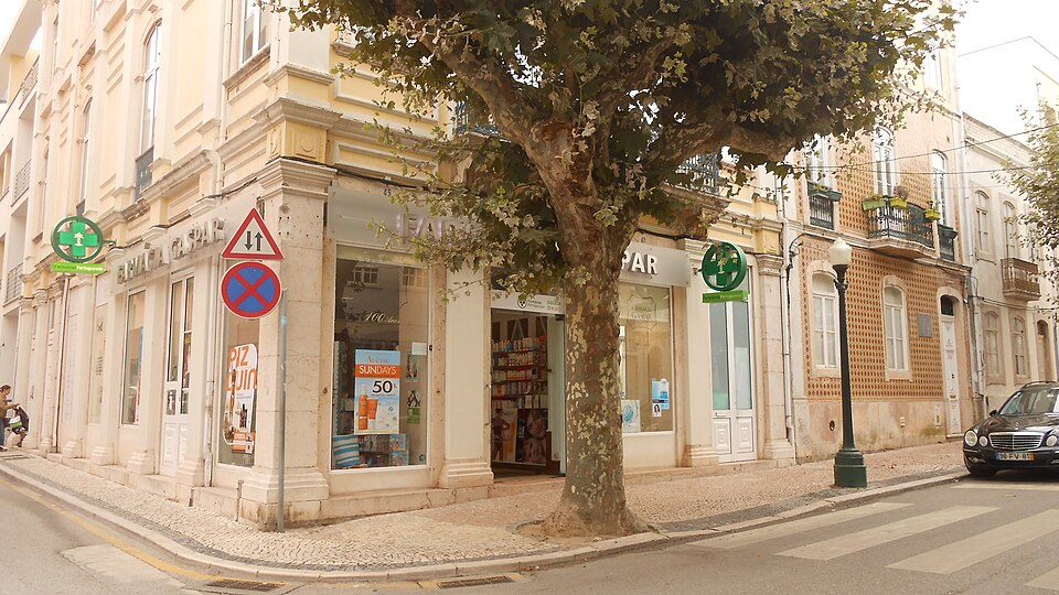 Farmácia Gaspar, a pharmacy in the Bairro Novo neighborhood of Figueira da Foz