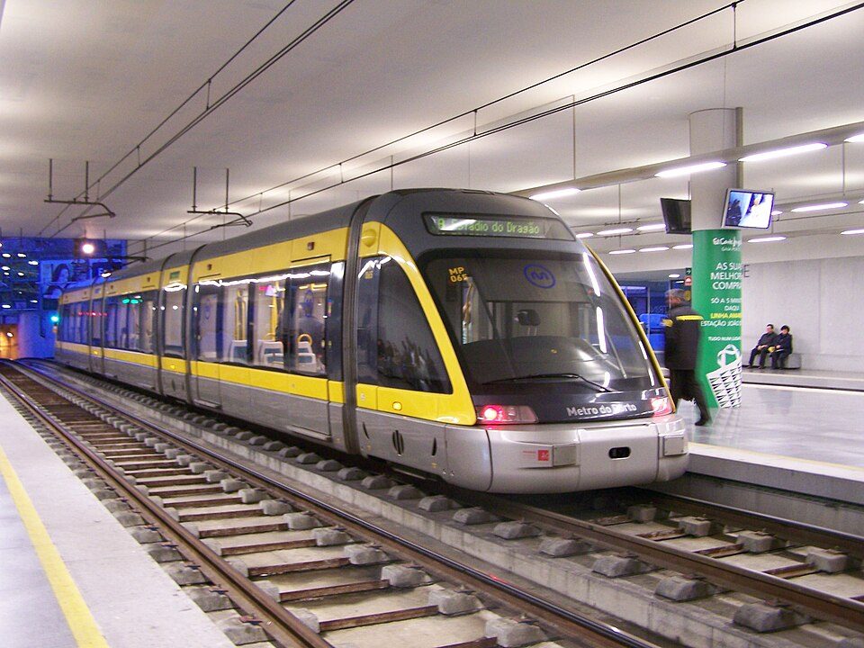 A Metro do Porto Eurotram train arriving at a station platform