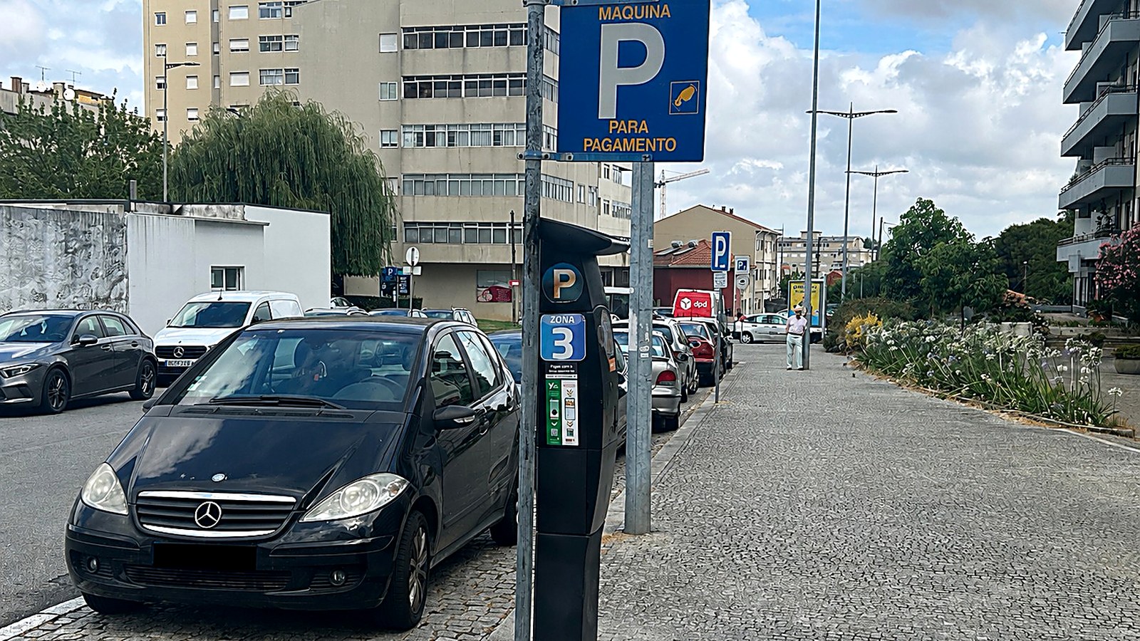 A parking meter on a street in Vila Nova de Gaia, Portugal